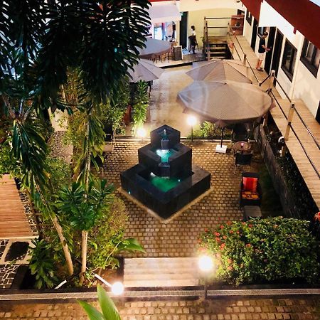 Detente Hotel Abidjan Ngoại thất bức ảnh