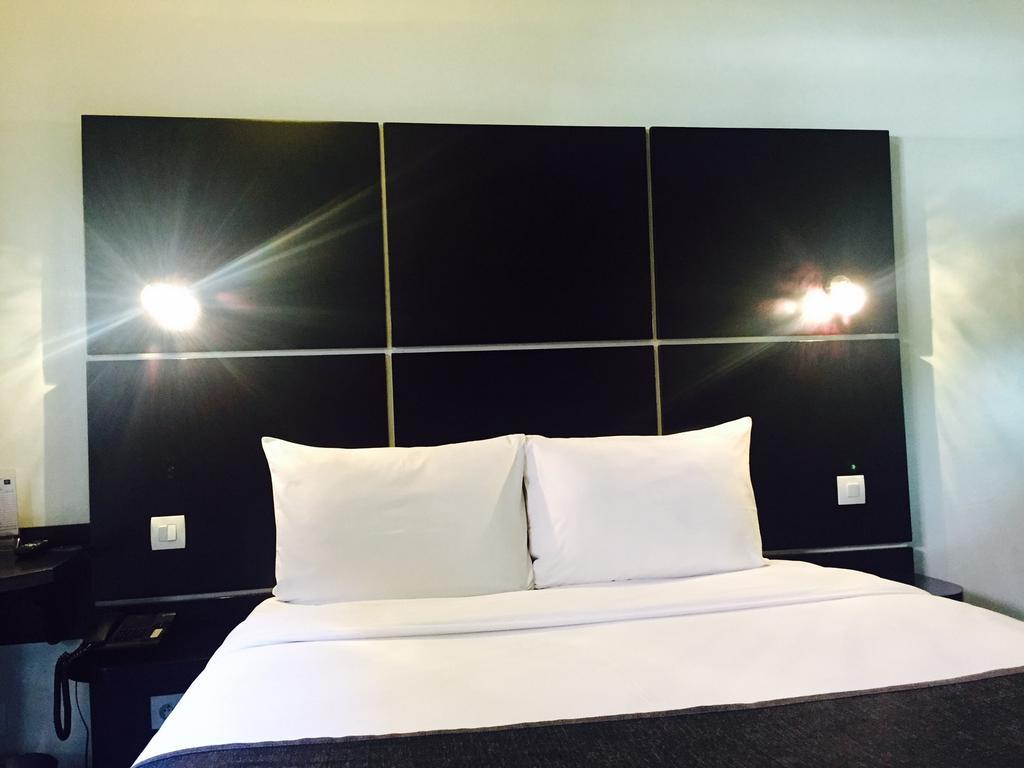 Detente Hotel Abidjan Ngoại thất bức ảnh