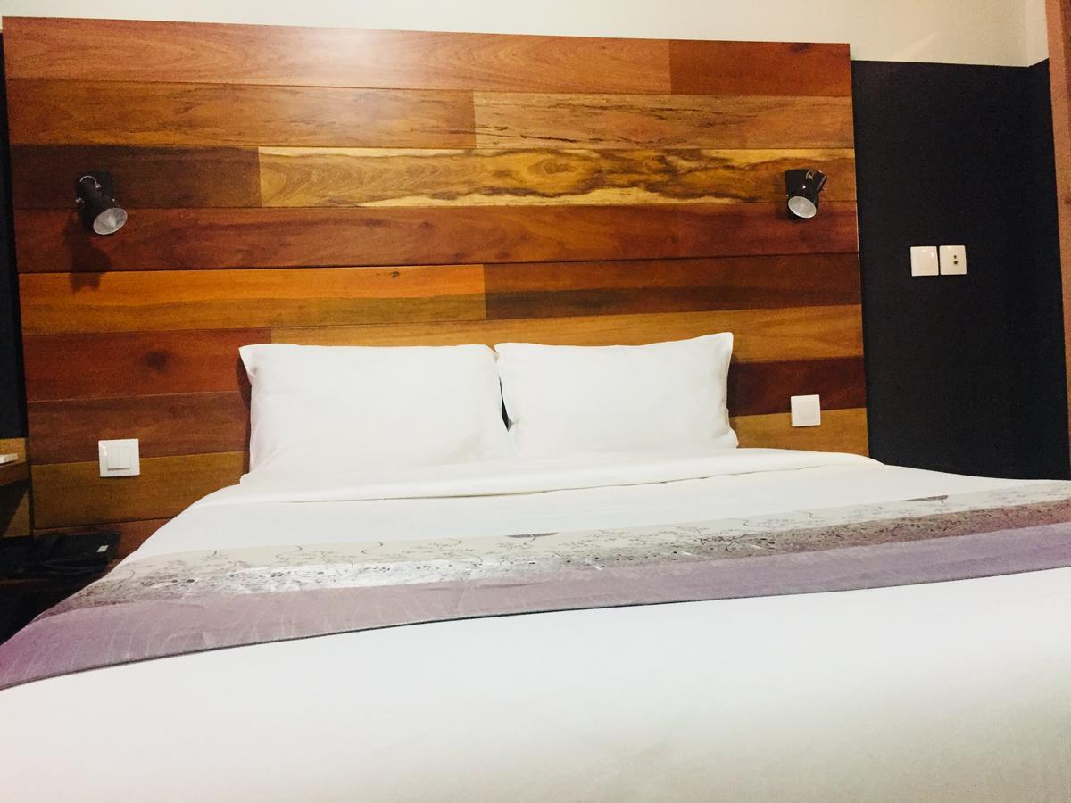 Detente Hotel Abidjan Ngoại thất bức ảnh