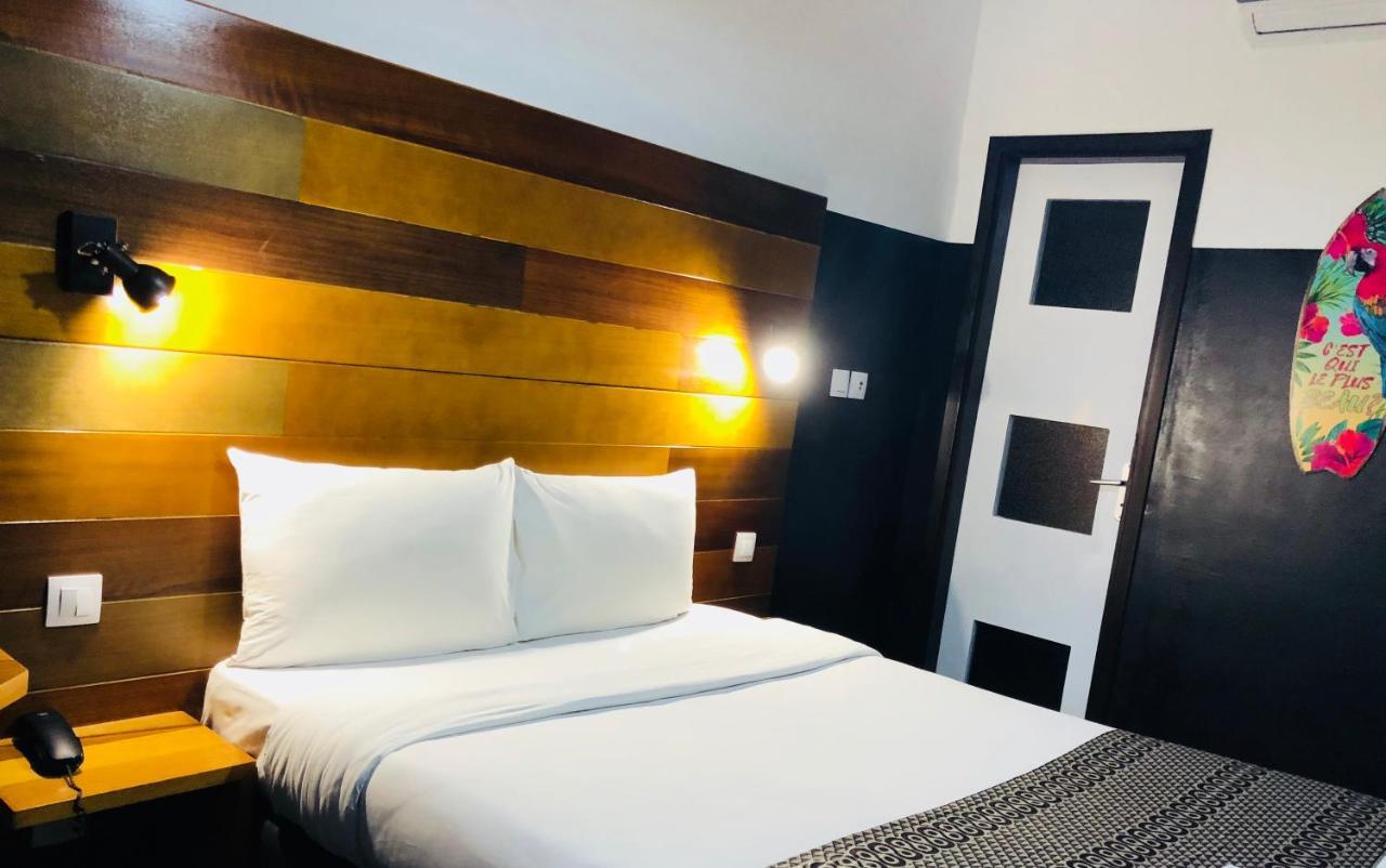 Detente Hotel Abidjan Ngoại thất bức ảnh