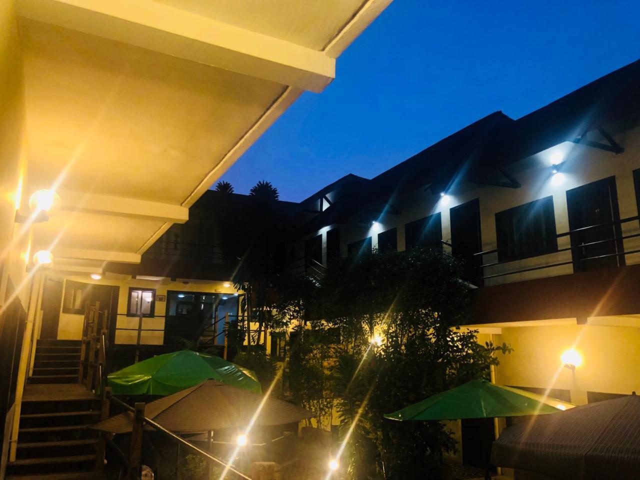 Detente Hotel Abidjan Ngoại thất bức ảnh