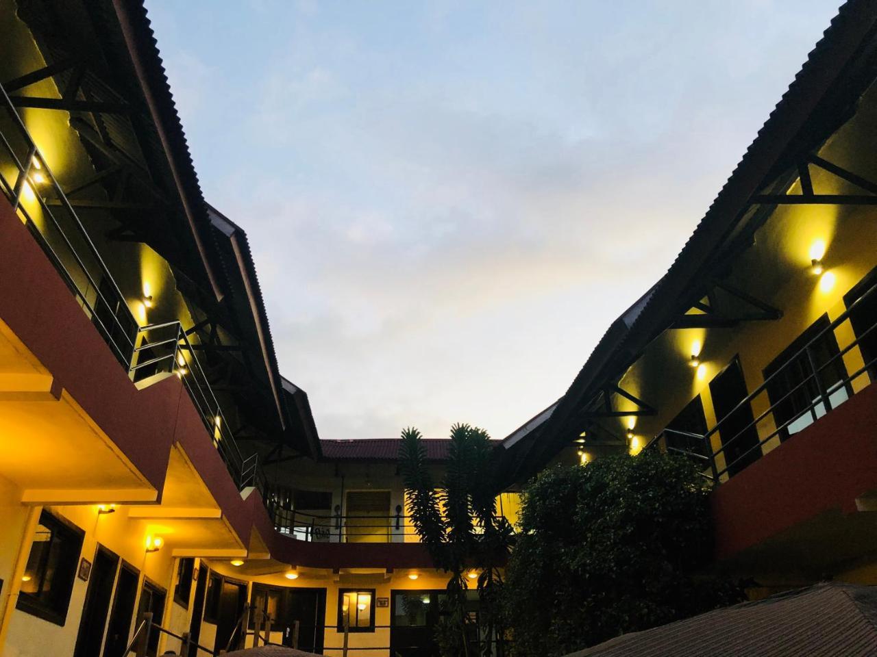 Detente Hotel Abidjan Ngoại thất bức ảnh