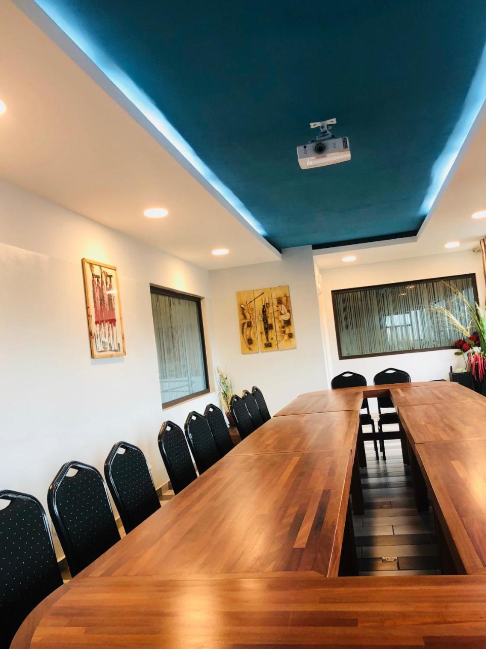 Detente Hotel Abidjan Ngoại thất bức ảnh