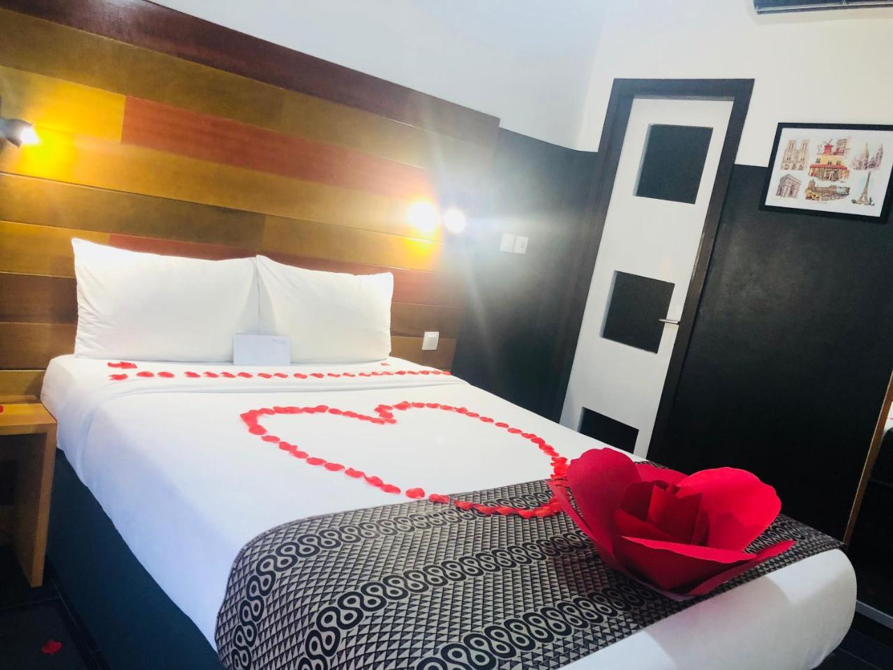 Detente Hotel Abidjan Ngoại thất bức ảnh