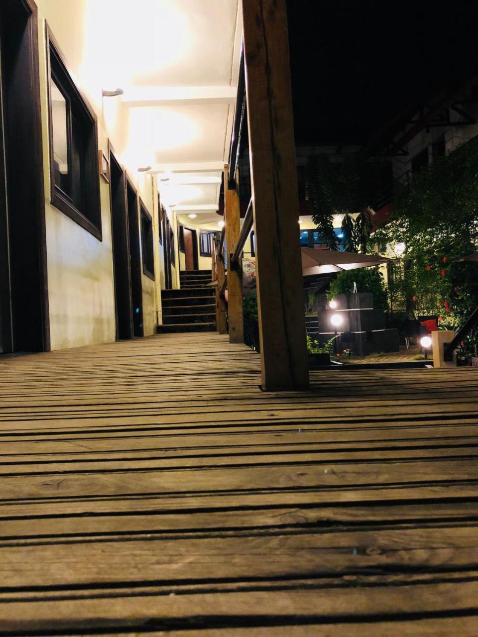 Detente Hotel Abidjan Ngoại thất bức ảnh