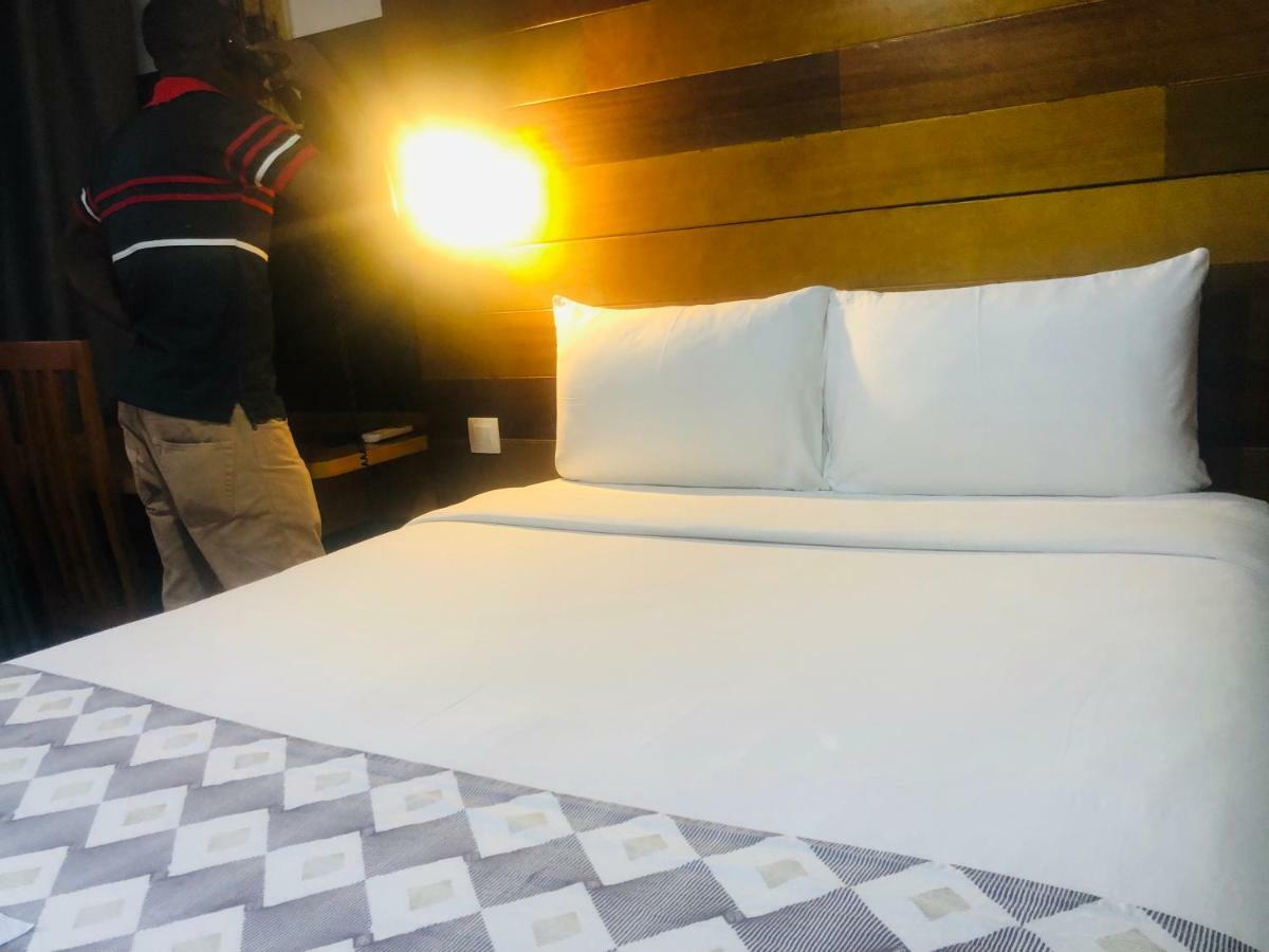 Detente Hotel Abidjan Ngoại thất bức ảnh