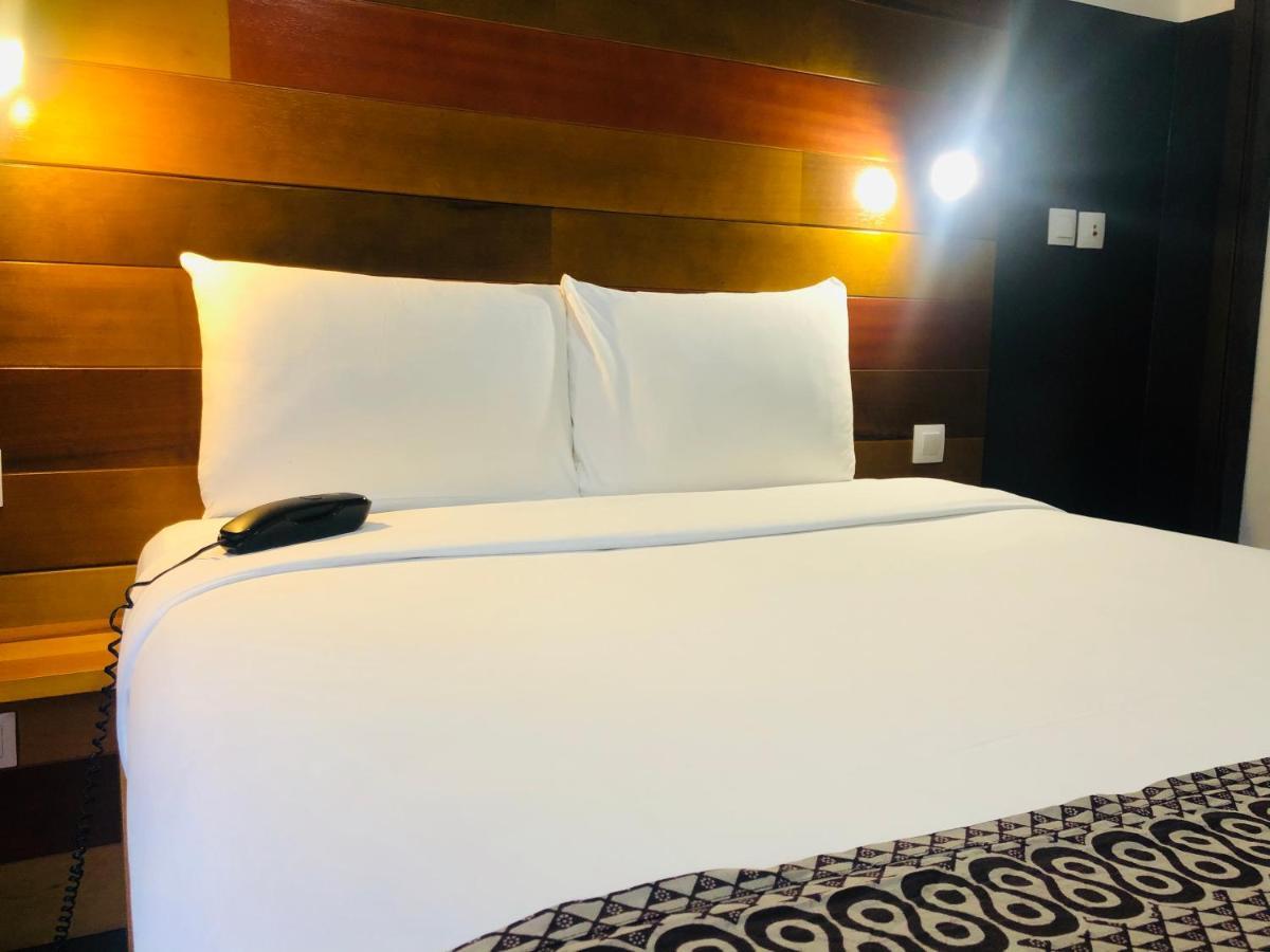 Detente Hotel Abidjan Ngoại thất bức ảnh